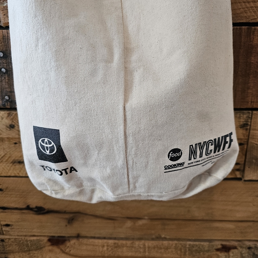 "New York City" Crossbody Natural Canvas Bag New York City Wine & Food Festival - Picture 6 of 16